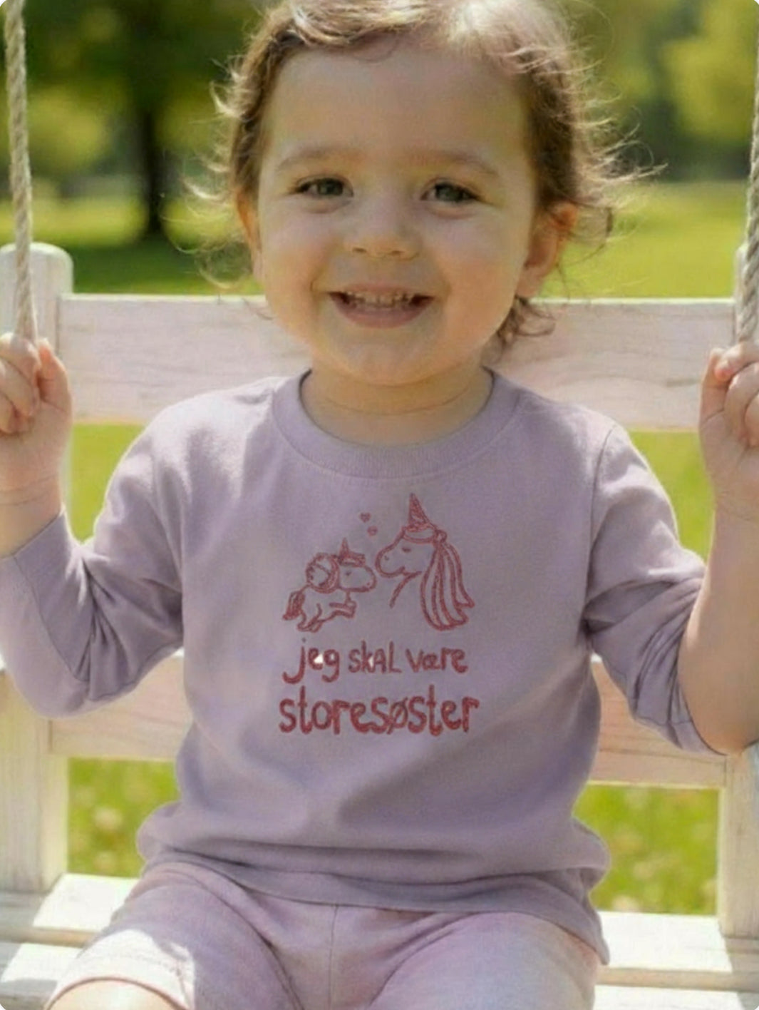 Jeg Skal Være Storesøster T-Shirt L/S, Lavender Med Pink Krystalina Tryk - Jeg skal være storesøster T-Shirt - Legekammeraten.dk - Legekammeraten.dk