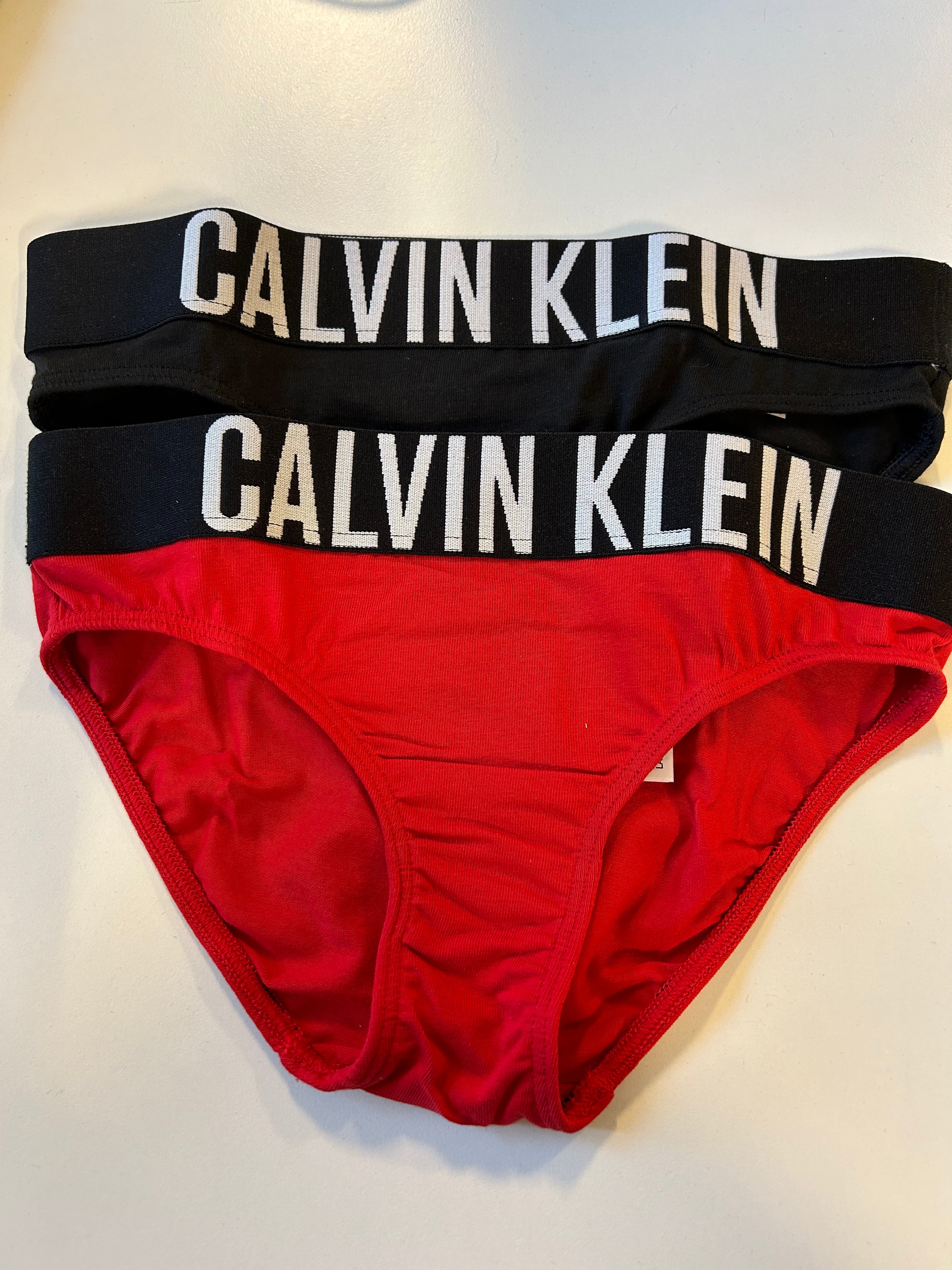 Calvin Klein 2-pak Trusser REDHOT/BLACK - Legekammeraten.dk - Legekammeraten.dk