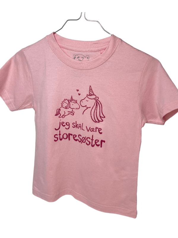 Jeg Skal Være Storesøster T-shirt S/S Enhjørning Rose - Legekammeraten.dk - Legekammeraten.dk