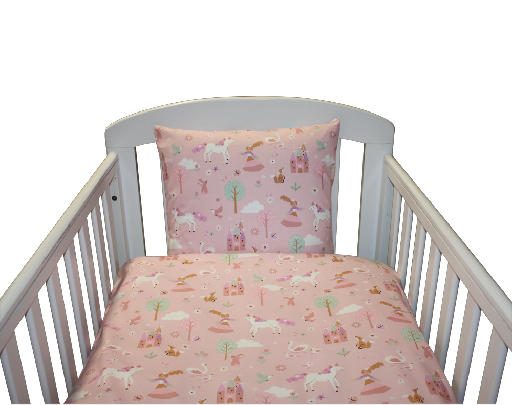 Baby Sengetøj Rosa Med Eventyr Have - Baby sengetøj - Legekammeraten.dk - Nørgaard/Madsen