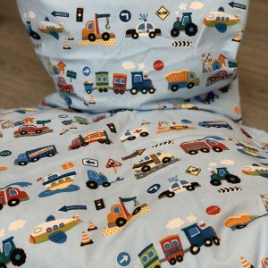 Junior Sengetøj, Blå Med Trafik - Junior Sengesæt - Legekammeraten.dk - Legekammeraten.dk